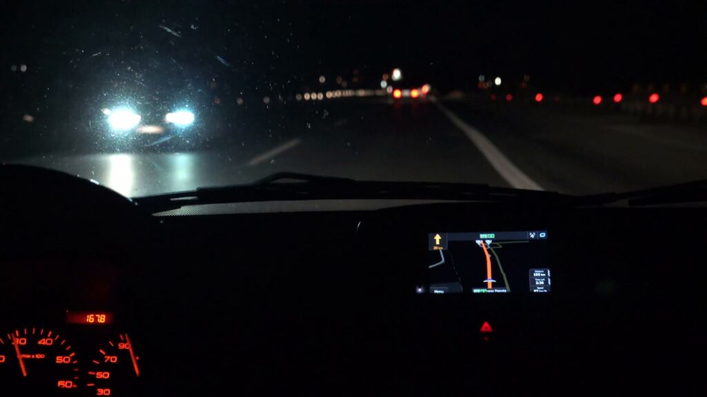 Авто на ночной дороге