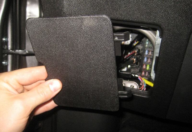 Предохранители и реле в салоне Митсубиси ASX