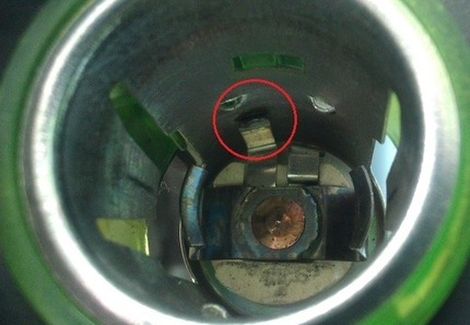 Место прогара в гнезде прикуривателя