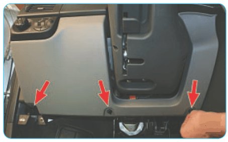 Снять защитную крышку повернув три замка